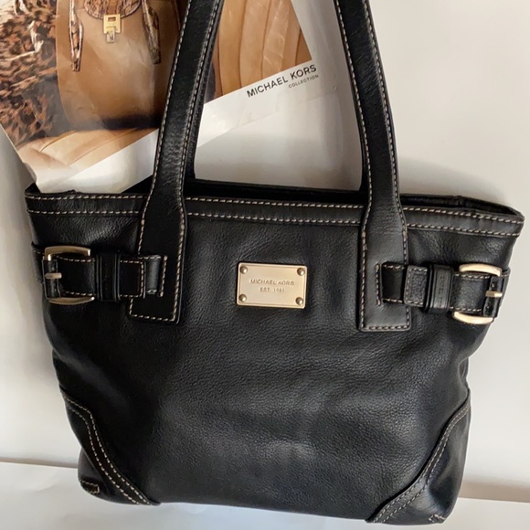Michael Kors Handbags - Michael Kors Leather Purse